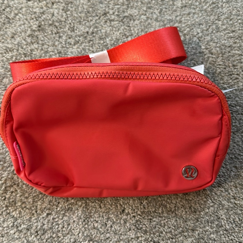 Everywhere belt bag PLBR. 1 L. Lululemon. NWT